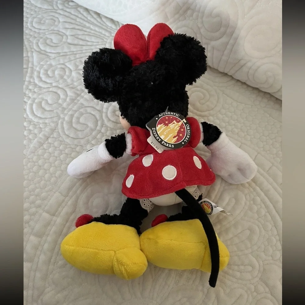 NWT VTG Disney 9-inch Minnie Mouse Bean Bag Plush